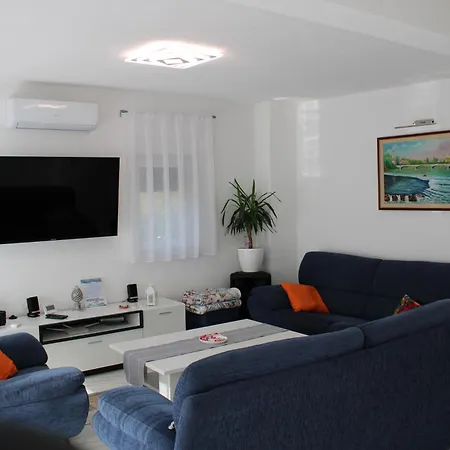 Am Lux House Villa