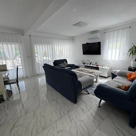Am Lux House Villa Bihac
