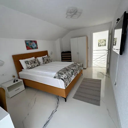 Am Lux House *